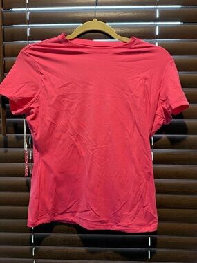 Short-Sleeve Crewneck Tee in Coral Pink